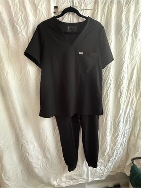 Figs Black Technical Collection Set. size Large. Catarina top and Zamora Joggers